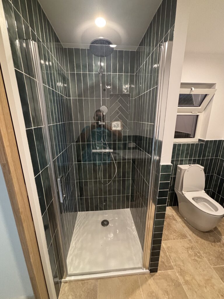 Réalisation de salle de bain hc plomberie à Draguignan.